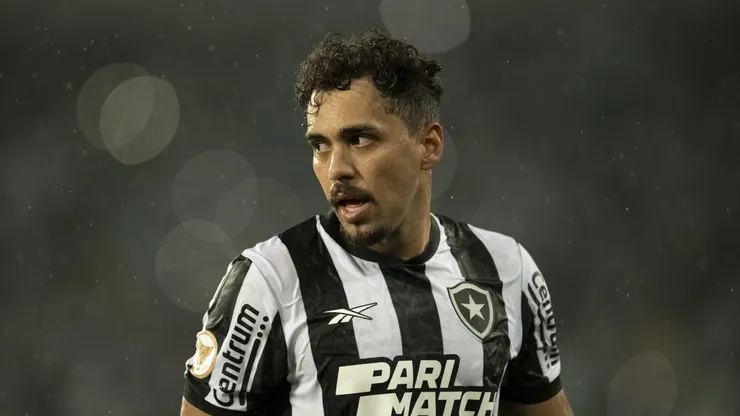 RJ - RIO DE JANEIRO - 27/08/2023 - BRASILEIRO A 2023, BOTAFOGO X BAHIA - Eduardo jogador do Botafogo durante partida contra o Bahia no estadio Engenhao pelo campeonato Brasileiro A 2023. Foto: Jorge Rodrigues/AGIF