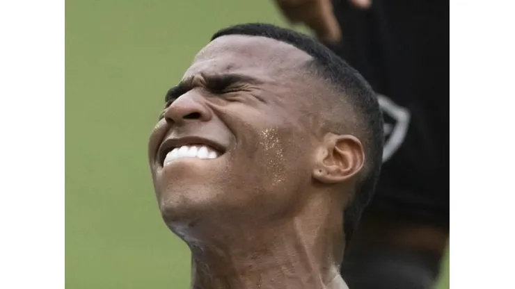 Jean Lucas, jogador do Santos, durante partida contra o Botafogo no estadio Engenhao pelo campeonato Brasileiro A 2023. Foto: Jorge Rodrigues/AGIF