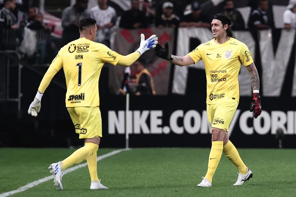 Cassio e Ivan goleiros do Corinthians durante partida contra o Portuguesa Rio no estádio Arena Corinthians pelo campeonato Copa do Brasil 2022.  Ettore Chiereguini/AGIF