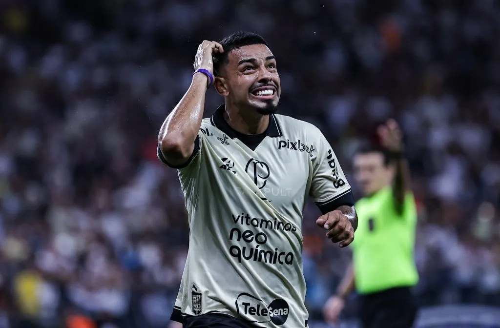 Bidu jogador do Corinthians lamenta durante partida contra o Internacional no estadio Arena Corinthians pelo campeonato Brasileiro A 2023. Fabio Giannelli/AGIF