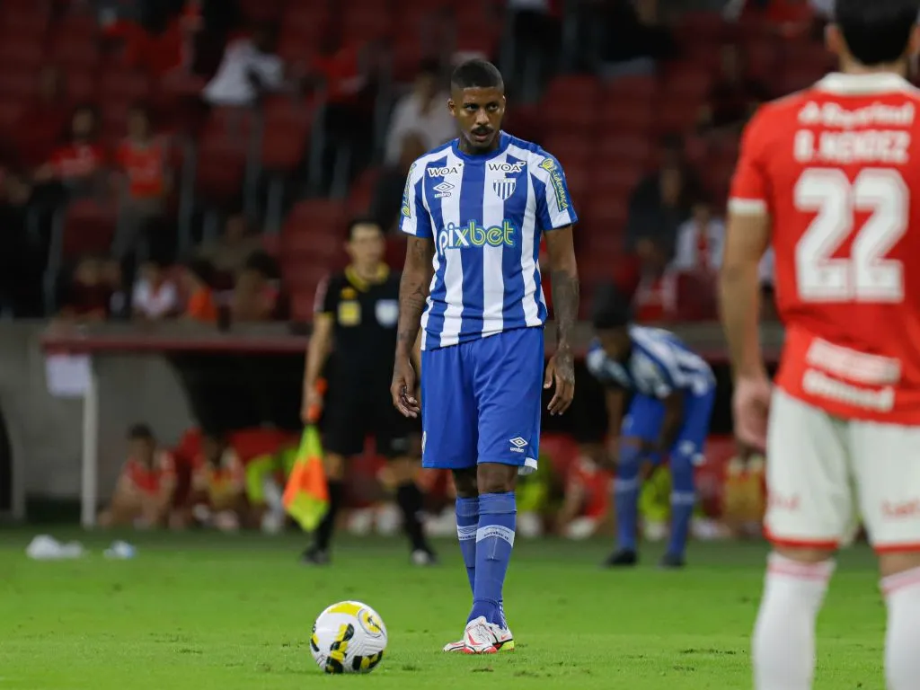 Última partida de Jean Pyerre foi pelo Avaí – Foto: Maxi Franzoi/AGIF.