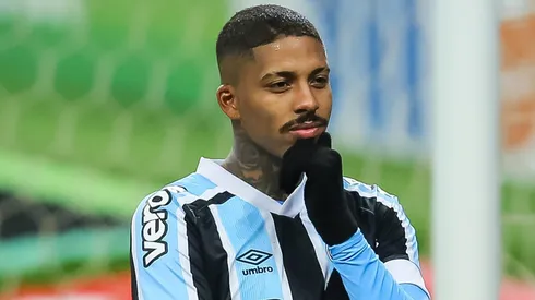 Cria do Grêmio vai assinar contrato - Foto: Pedro H. Tesch/AGIF.