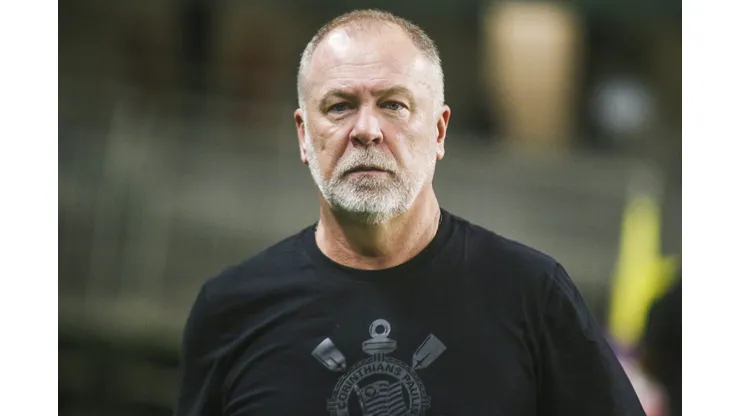 PR - CURITIBA - 06/12/2023 - BRASILEIRO A 2023, CORITIBA X CORINTHIANS - Mano Menezes tecnico do Corinthians durante partida contra o Coritiba no estadio Couto Pereira pelo campeonato Brasileiro A 2023. Foto: Gabriel Machado/AGIF