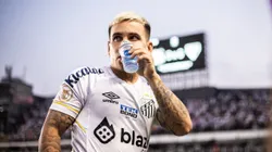 SP - SANTOS - 12/11/2023 - BRASILEIRO A 2023, SANTOS X SAO PAULO - Soteldo jogador do Santos durante partida contra o Sao Paulo no estadio Vila Belmiro pelo campeonato Brasileiro A 2023. Foto: Abner Dourado/AGIF