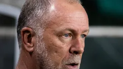 Mano Menezes, técnico do Corinthians, durante partida contra o Coritiba no estadio Couto Pereira pelo campeonato Brasileiro A 2023. Foto: Leonardo Hubbe/AGIF
