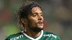 BELO HORIZONTE, BRAZIL - JULY 21: Gustavo Scarpa of Palmeiras celebrates after scoring the first goal of their team during a match America Mineiro and Palmeiras as part of Brasileirao 2022 at Independencia Stadium on July 21, 2022 in Belo Horizonte, Brazil. (Photo by Pedro Vilela/Getty Images)