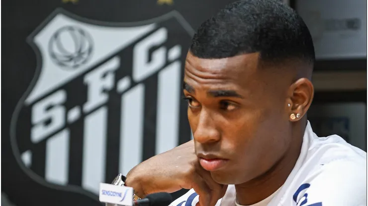 Jean Lucas define futuro no Santos após rebaixamento da equipe