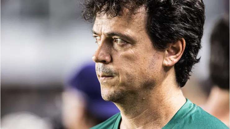 Fernando Diniz técnico do Fluminense durante partida contra o Santos no estadio Vila Belmiro pelo campeonato Brasileiro A 2023. Foto: Abner Dourado/AGIF