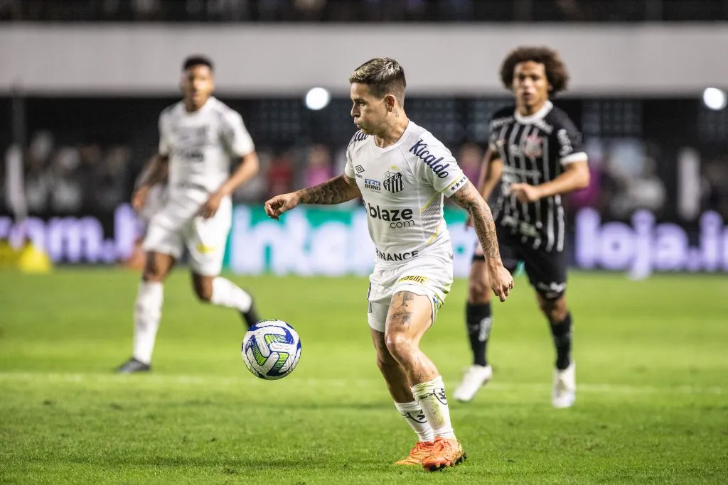 Soteldo em jogo do Santos diante do Corinthians. Foto: Abner Dourado/AGIF