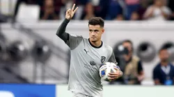 Torcedores pedem a volta de Philippe Coutinho. (Photo by Mohamed Farag/Getty Images)