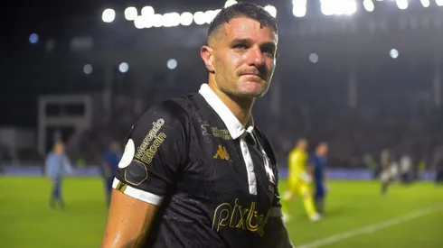 Vegetti jogador do Vasco comemora vitoria ao final da partida contra o Bragantino no estadio Sao Januario pelo campeonato Brasileiro A 2023. Foto: Thiago Ribeiro/AGIF