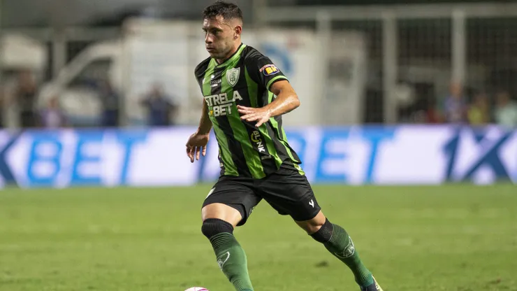 Emmanuel Martinez jogador do America-MG durante partida contra o Botafogo no estadio Independencia pelo campeonato Brasileiro A 2023. Foto: Alessandra Torres/AGIF