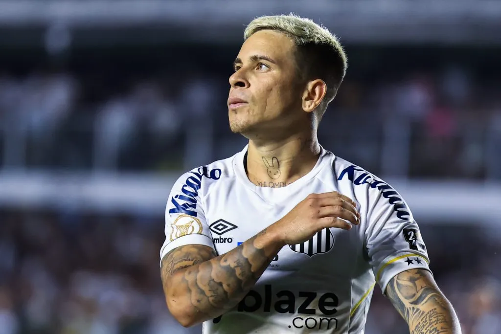 Soteldo jogador do Santos durante partida contra o Sao Paulo no estadio Vila Belmiro pelo campeonato Brasileiro A 2023. Foto: Marcello Zambrana/AGIF