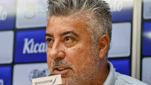 Alexandre Gallo busca permanência de atacante no Santos -Foto: Fernanda Luz/AGIF