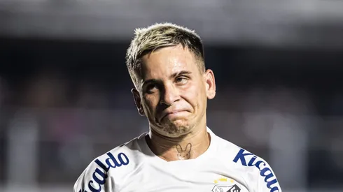 Soteldo com a camisa do Peixão. Foto: Abner Dourado/AGIF