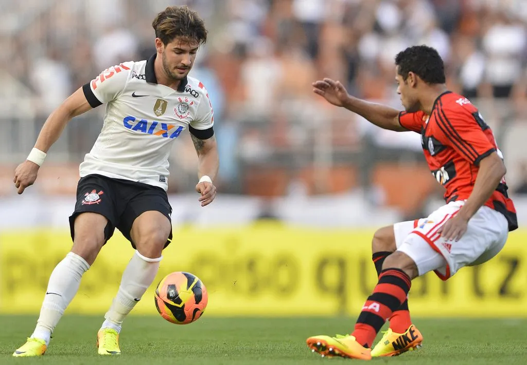 Pato em ação pelo Corinthians em 2013 – Foto: Mauro Horita/AGIF