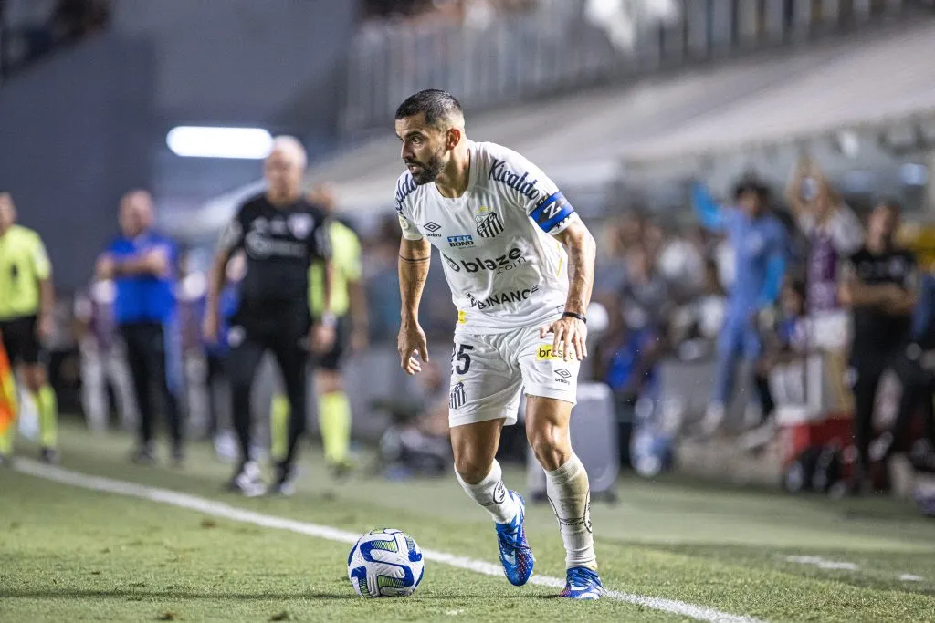 Tomás Rincón em ação pelo Santos – Foto: Abner Dourado/AGIF