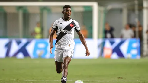 Vasco define planos para Léo Pelé. Foto: Gilson Lobo/AGIF