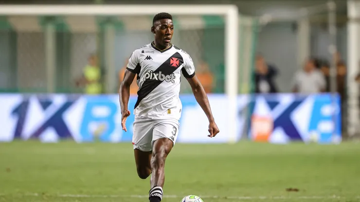Vasco define planos para Léo Pelé. Foto: Gilson Lobo/AGIF