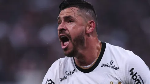 Foto: Ettore Chiereguini/AGIF - Giuliano em partida pelo Corinthians na Copa do Brasil de 2022