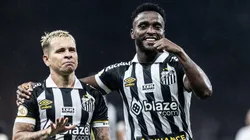 Soteldo e Mendoza, do Santos, comemoram gol da equipe - Foto: Abner Dourado/AGIF