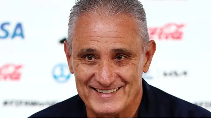Foto: Mohamed Farag/Getty Images - Tite em entrevista quando era treinador da Seleção Brasileira
