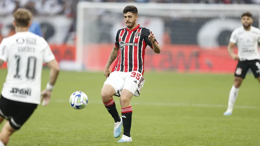 Beraldo em ação pelo São Paulo – Foto: Divulgação/São Paulo
