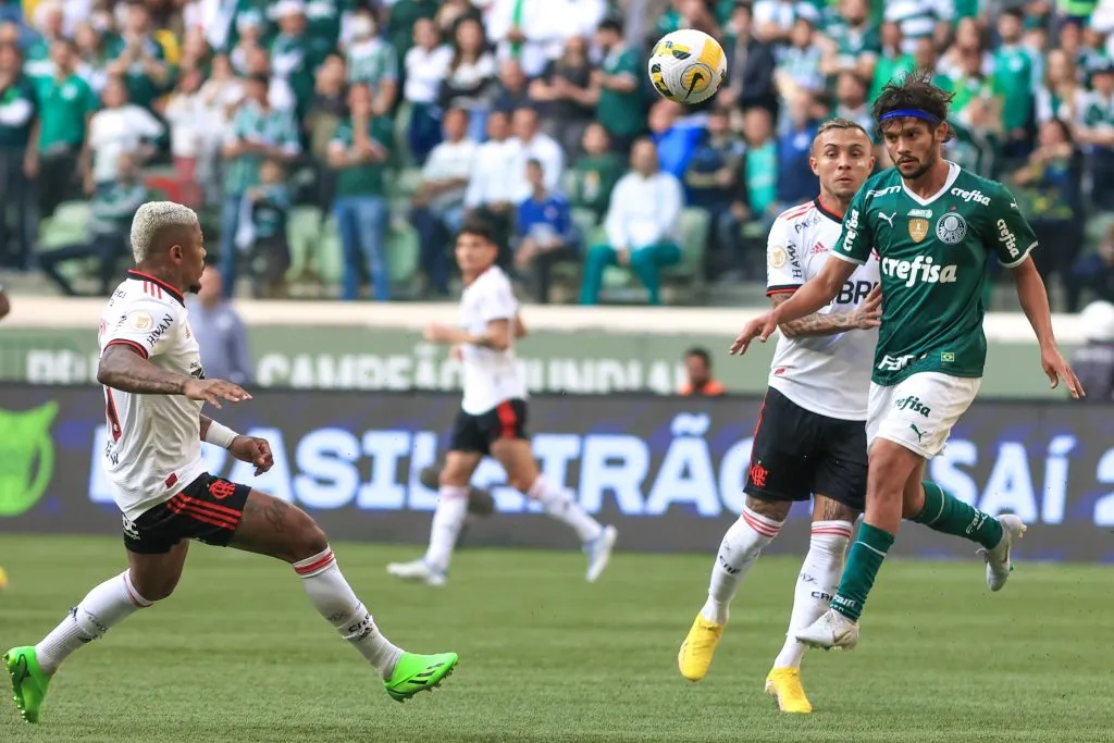 Scarpa em ação contra o Mengão, em 2022. Ele pode estar perto de vestir o Manto Rubro-NegroFoto: Marcello Zambrana/AGIF