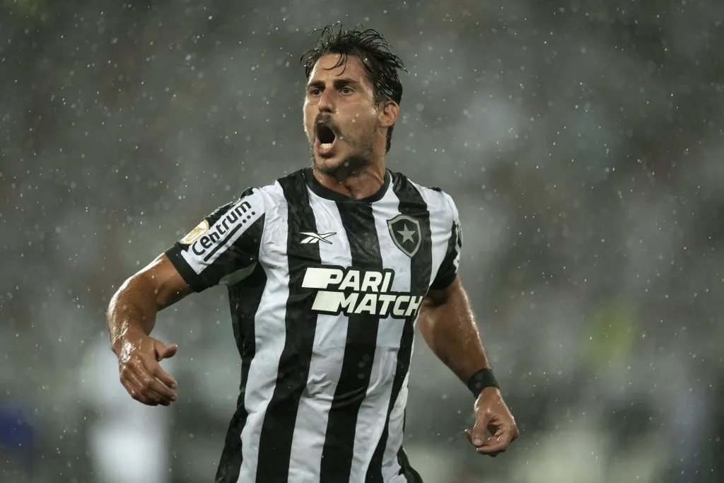 Pires pelo Botafogo. Foto: Jorge Rodrigues/AGIF