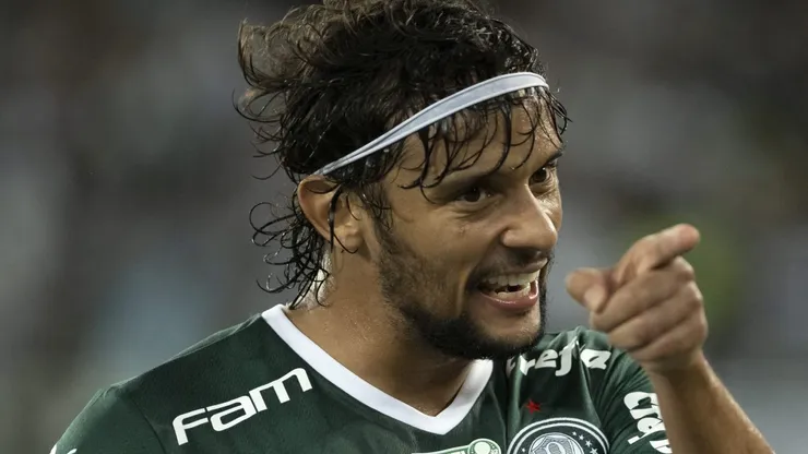 Foto: Jorge Rodrigues/AGIF - Gustavo Scarpa em partida do Palmeiras pelo Campeonato Brasileiro de 2022