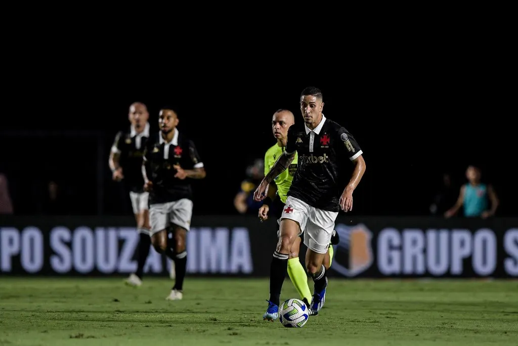 RJ – RIO DE JANEIRO – 06/12/2023 – BRASILEIRO A 2023, VASCO X BRAGANTINO – Praxedes jogador do Vasco durante partida contra o Bragantino no estadio Sao Januario pelo campeonato Brasileiro A 2023. Foto: Thiago Ribeiro/AGIF