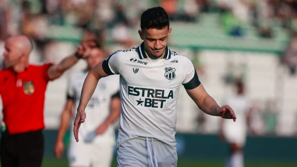 Foto: Luiz Erbes/AGIF - Guilherme Castilho é alvo do Grêmio