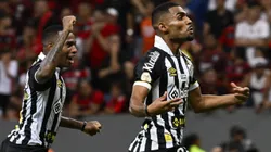 Foto: Mateus Bonomi/AGIF - Corinthians quer titular do Santos na troca com Ivan