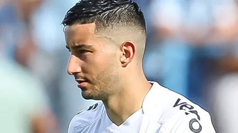 Villasanti, jogador do Grêmio, durante partida contra o Novo Hamburgo no estadio do Vale pelo campeonato Gaucho 2022. Foto: Pedro H. Tesch/AGIF