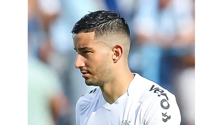 Villasanti, jogador do Grêmio, durante partida contra o Novo Hamburgo no estadio do Vale pelo campeonato Gaucho 2022. Foto: Pedro H. Tesch/AGIF