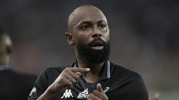 Chay busca conquistar espaço no elenco do Botafogo em 2024