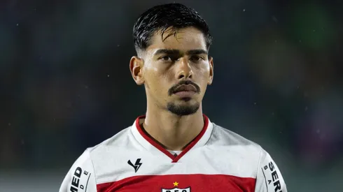 Guilherme Madruga jogador do Botafogo-SP durante partida contra o Guarani no estadio Brinco de Ouro pelo campeonato Brasileiro B 2023. Foto: Diogo Reis/AGIF