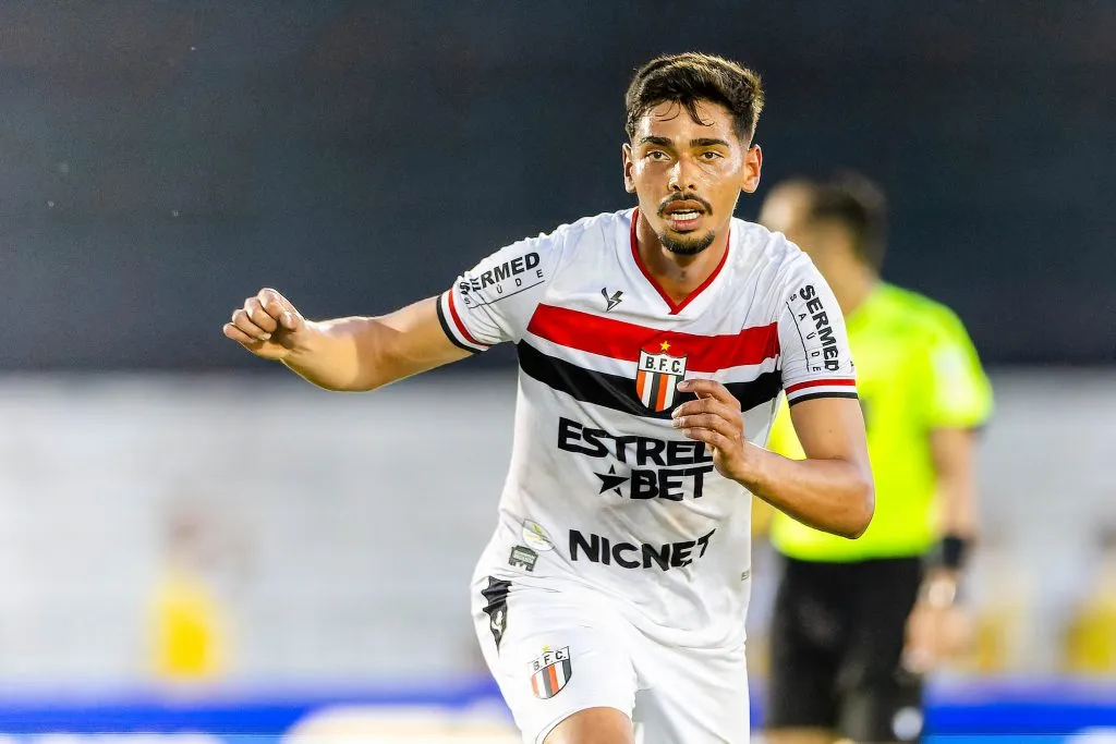 Guilherme Madruga, jogador do Botafogo-SP que concorrerá ao prêmio Puskás. Foto: Thiago Calil/AGIF