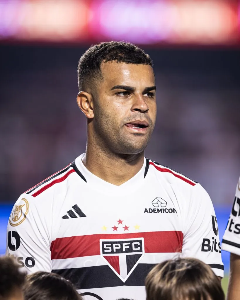 SP – SAO PAULO – 26/11/2023 – BRASILEIRO A 2023, SAO PAULO X CUIABA – Alisson jogador do Sao Paulo durante partida contra o Cuiaba no estadio Morumbi pelo campeonato Brasileiro A 2023. Foto: Abner Dourado/AGIF