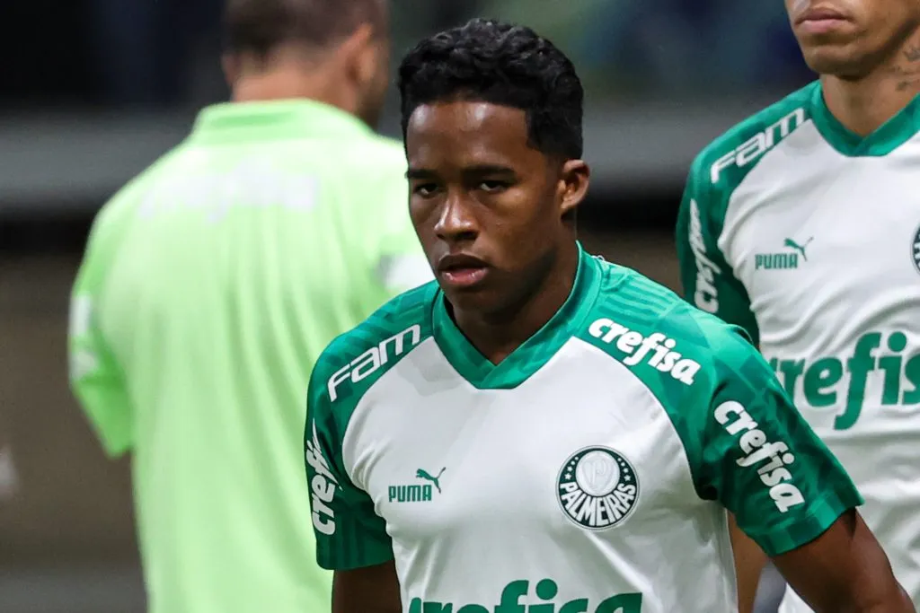 MG – BELO HORIZONTE – 06/12/2023 – BRASILEIRO A 2023, CRUZEIRO X PALMEIRAS – Endrick jogador do Palmeiras durante aquecimento antes da partida contra o Cruzeiro no estadio Mineirao pelo campeonato Brasileiro A 2023. Foto: Gilson Lobo/AGIF