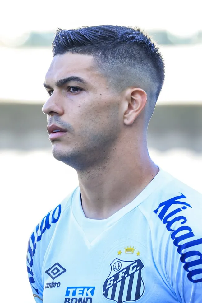 SP – SANTOS – 05/08/2023 – BRASILEIRO A 2023, SANTOS X ATHLETICO-PR – Rodrigo Fernández, jogador do Santos, durante partida contra o Athletico-PR no estádio Vila Belmiro pelo campeonato Brasileiro A 2023. Foto: Marcello Zambrana/AGIF
