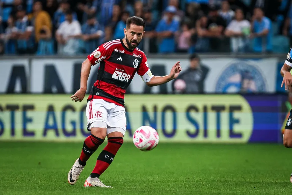 Foto: Maxi Franzoi/AGIF – Torcedores são, no geral, contra a renovação de Everton Ribeiro