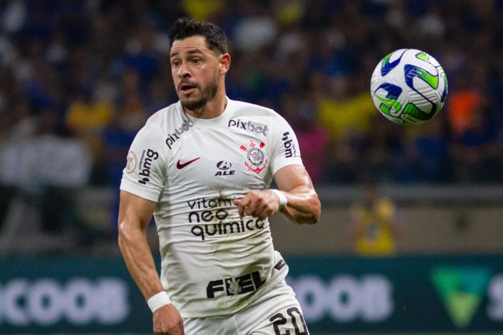 Giuliano foi dispensado oficialmente do Corinthians nesta quinta-feira – Foto: Fernando Moreno/AGIF
