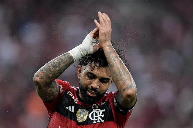 Gabigol, jogador do Flamengo, comemora seu gol durante partida contra o Maringá no estádio Maracanã pelo campeonato Copa do Brasil 2023. Foto: Thiago Ribeiro/AGIF