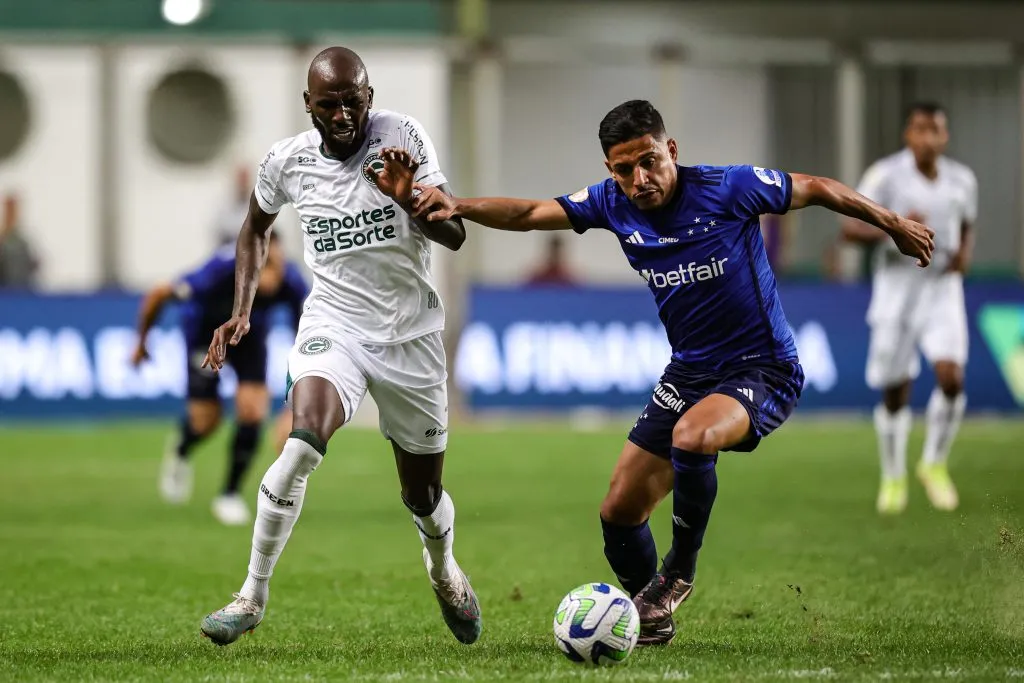 Neto Moura durante o jogo do Cruzeiro diante do Goiás. Foto: Gilson Lobo/AGIF