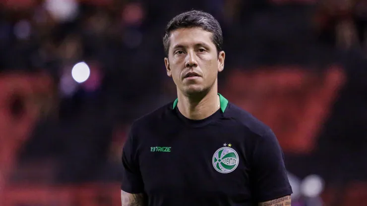 Thiago Carpini não deve ser o treinador do Santos. Foto: Rafael Vieira/AGIF