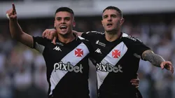 Vegetti e Gabriel Pec, do Vasco, comemoram gol da equipe - Jogadores do Vasco comemoram gol da equipe - Foto: Ettore Chiereguini/AGIF