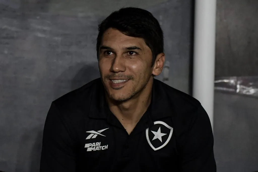 Lucio Flavio tecnico do Botafogo durante partida contra o Gremio no estadio Sao Januario pelo campeonato Brasileiro A 2023. Thiago Ribeiro/AGIF