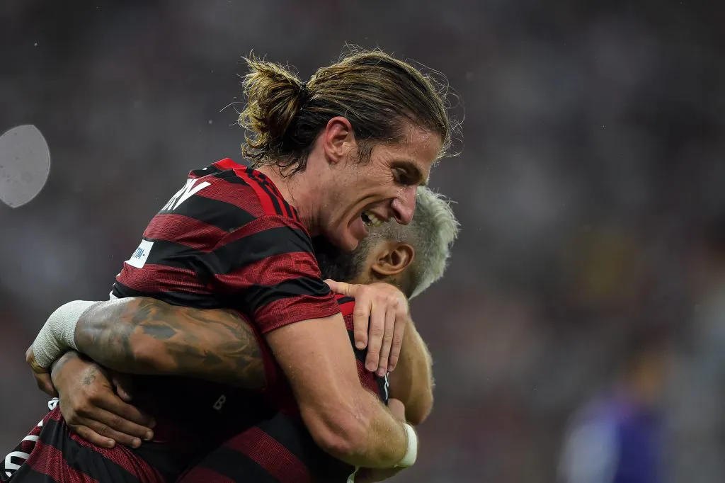 RJ – Rio de Janeiro – 12/02/2020 – carioca 2020, Fluminense x Flamengo -Filipe Luis jogador do Flamengo comemora seu gol com o jogador Gabigol durante partida contra o Fluminense no estadio Maracana pelo campeonato Carioca 2020. Foto: Thiago Ribeiro/AGIF