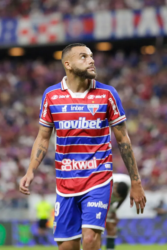 Guilherme, jogador do Fortaleza, durante partida contra o Goias no estádio Arena Castelão pelo campeonato Brasileiro A 2023. Foto: Lucas Emanuel/AGIF